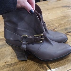 Lucky brand size 9 boot